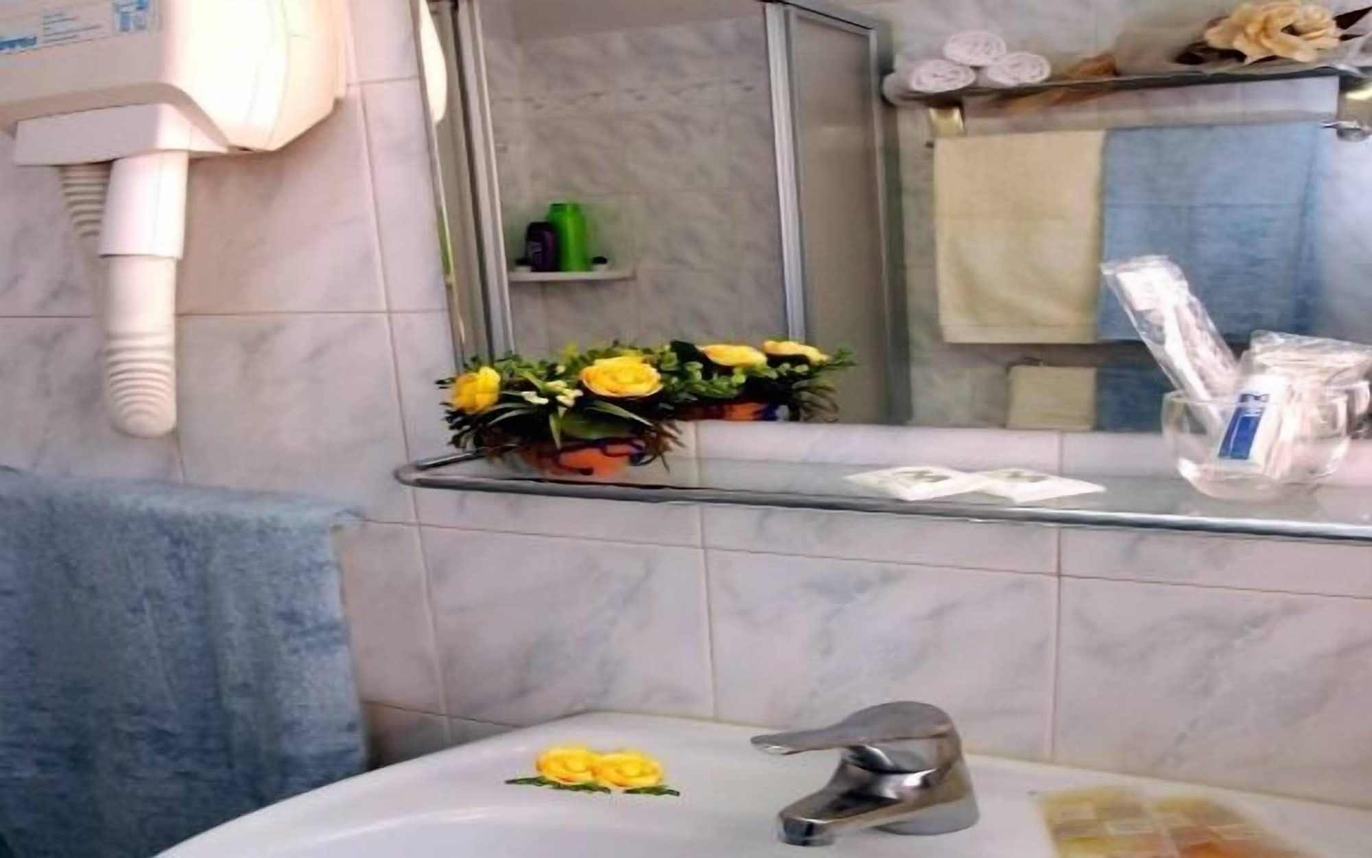 Hotel Marzia Scandicci Bagian luar foto