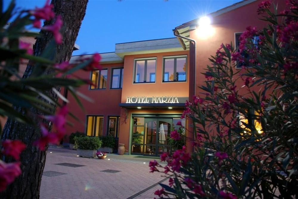 Hotel Marzia Scandicci Bagian luar foto